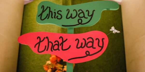 Alice-In-Wonderland-This-Way-That-Way-Sign-Prop