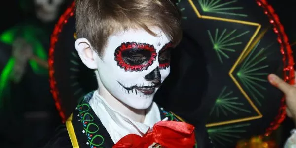 American-Horror-Story-Halloween-Party-Guest