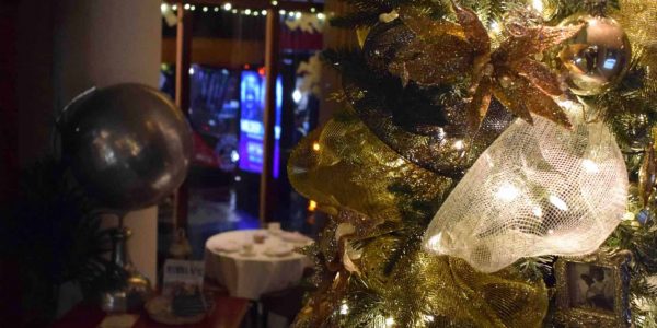 Bespoke-Luxury-Christmas-Decorations-Waldorf
