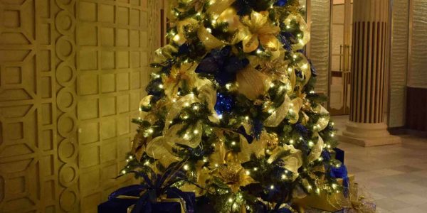 Blue-Gold-Luxury-Christmas-Tree-Palm-Court