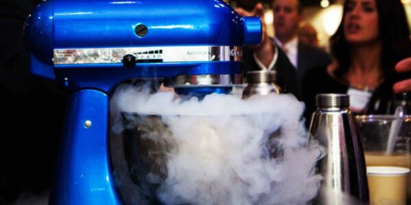 Dry-Ice-Effect-On-Ice-Cream-Maker