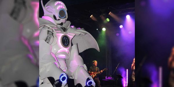 Glowing-Robot-Performer-Blue-Chip-Festival