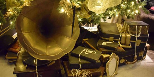 Great-Gatsby-Christmas-Decorations-Props