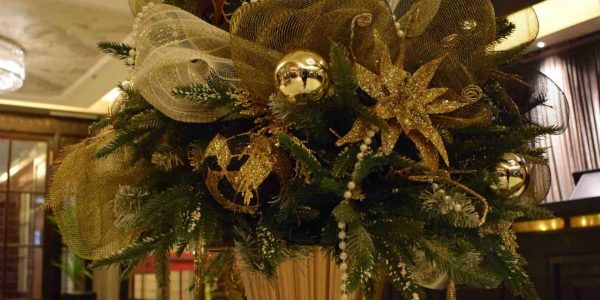 Great-Gatsby-Christmas-Decorations-Waldorf