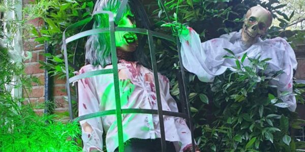 Halloween-House-Dressing-Caged-Skeleton-Prop