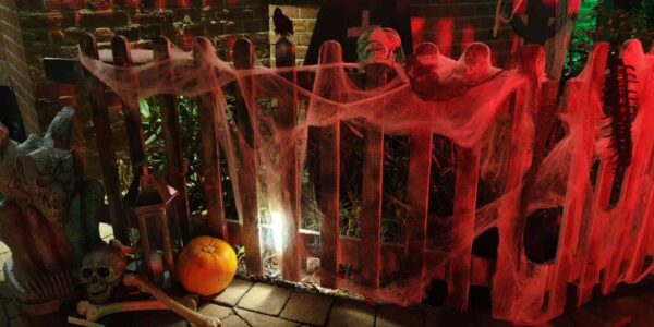 Halloween-House-Dressing-Cobwebbed-Fence-And-Props