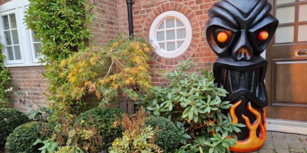 Halloween-House-Dressing-Large-Skull-Prop