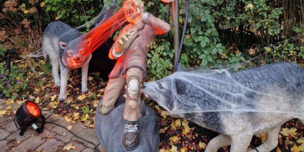 Halloween-House-Dressing-Props-Zombie-And-Wolves