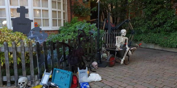 Halloween-House-Dressing-Set-Up