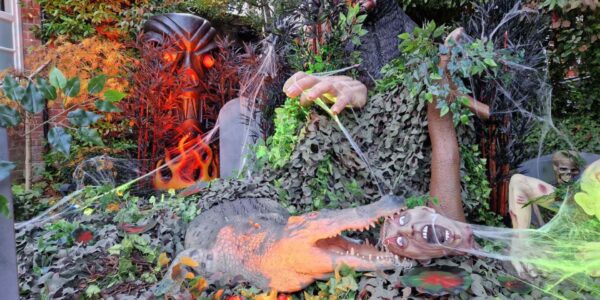 Halloween-House-Dressing-Unique-Props-And-Decorations