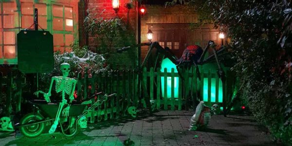 Halloween-Street-Party-Decorations-London-Jonathan-Ross