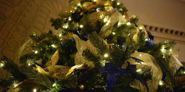 Luxury-Christmas-Tree-Close-Up-Waldorf-Hilton