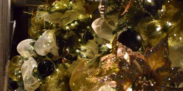 Luxury-Christmas-Tree-Decorations-Waldorf
