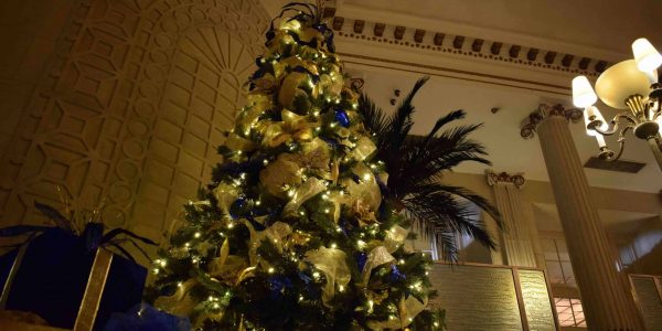 Luxury-Christmas-Tree-Waldorf-Hilton