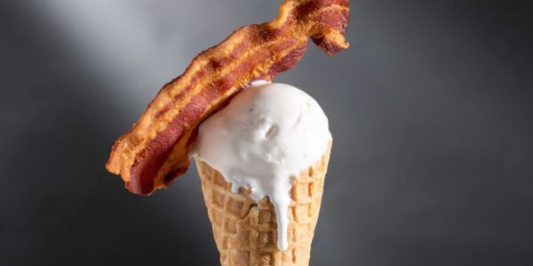 Nitrogen-Ice-Cream-With-Bacon