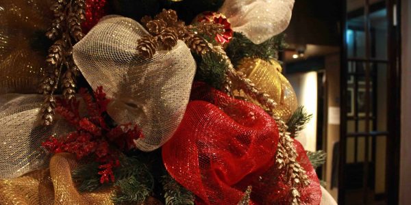 Red-White-Gold-Christmas-Wreath