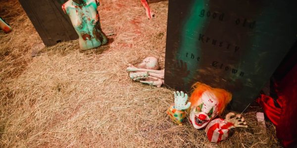 Themed-Halloween-Birthday-Party-Gravestone-Decorations