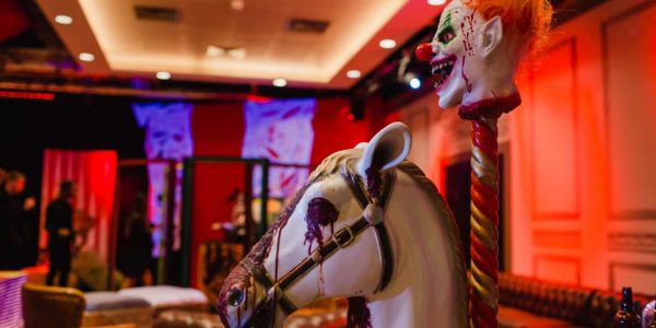 Themed-Halloween-Party-Twisted-Circus-Decorations