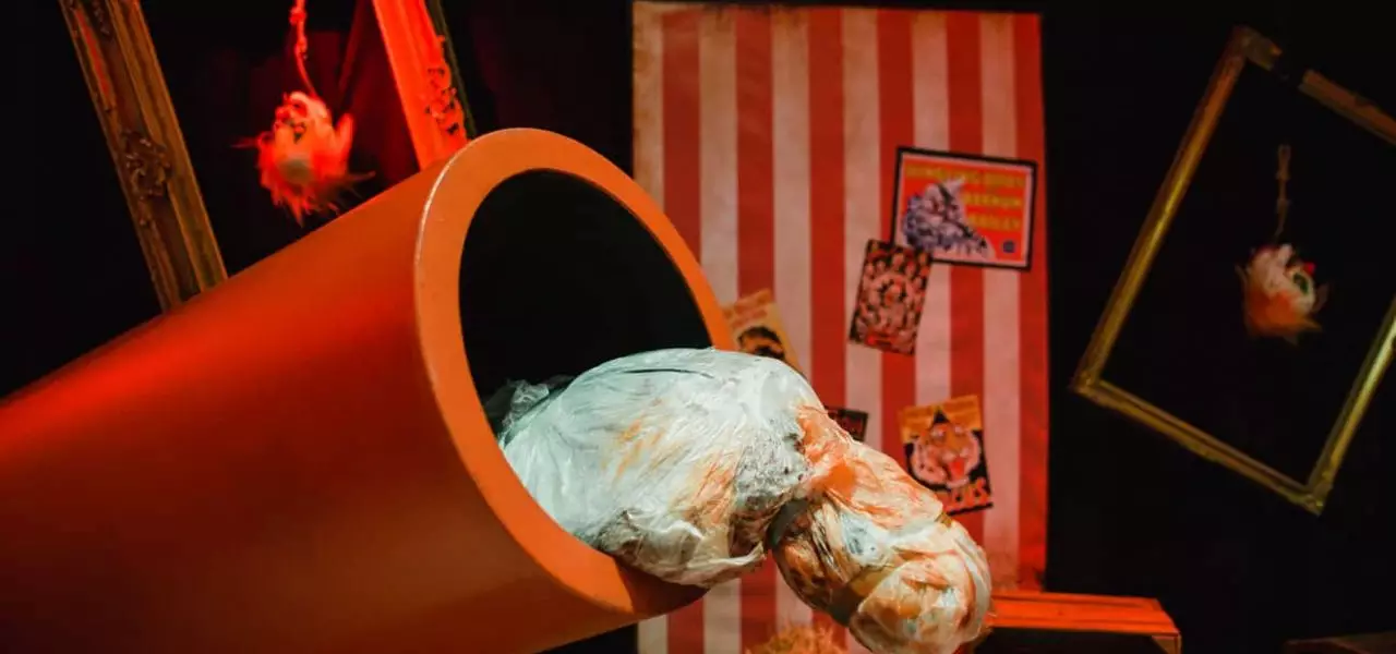 Twisted-Circus-Halloween-Party-Curtain-Hotel