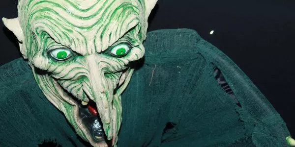 Unique-Halloween-Party-Scary-Performer
