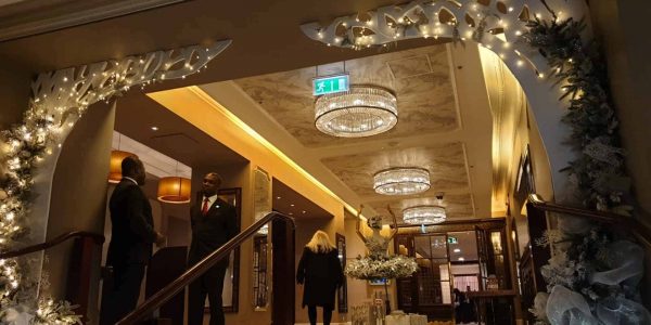 Waldorf-Hilton-London-Reception-Christmas-Arch