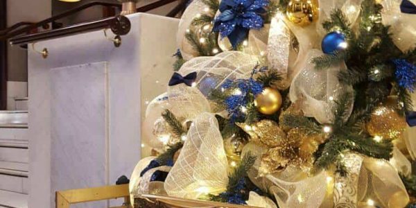 Waldorf-Hotel-Christmas-Decorations