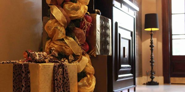 Waldorf-Hotel-Christmas-Decorations-Present