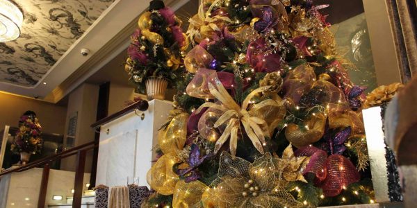 Waldorf-Lobby-Christmas-Decorations-2017