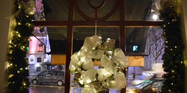 White-Christmas-Wreath