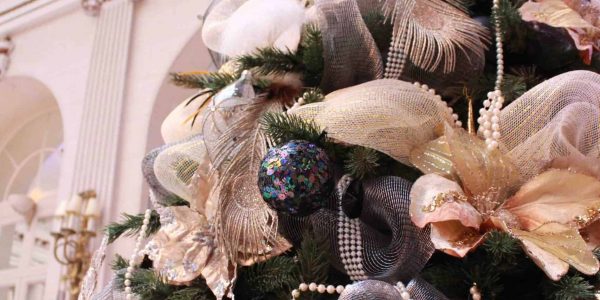 White-Gold-Christmas-Tree-Palm-Court