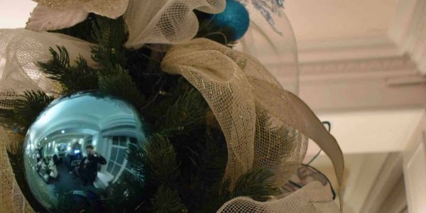 White-Turquoise-Christmas-Decorations