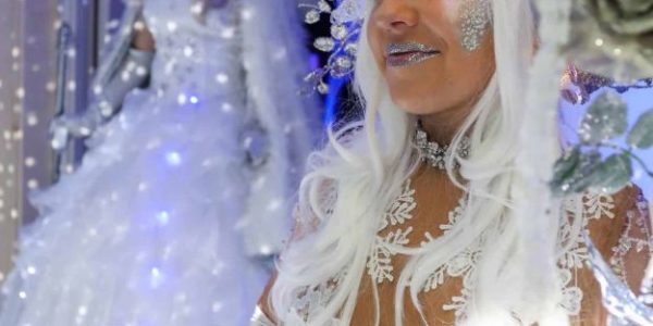 Winter-Wonderland-Stilt-Walkers-Conrad-Hotel