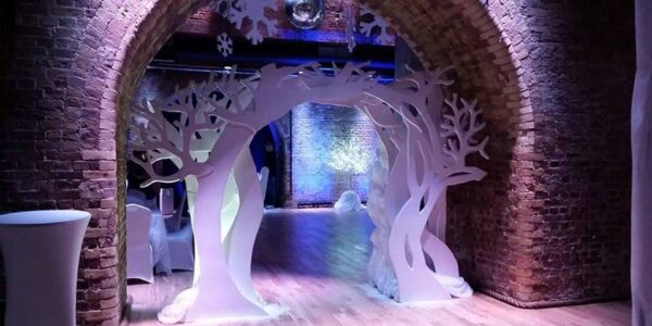 Winter-Wonerland-Themed-Frosted-Tree-Archway