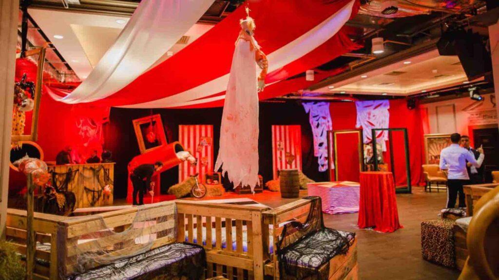 Halloween decorations for corporate event 