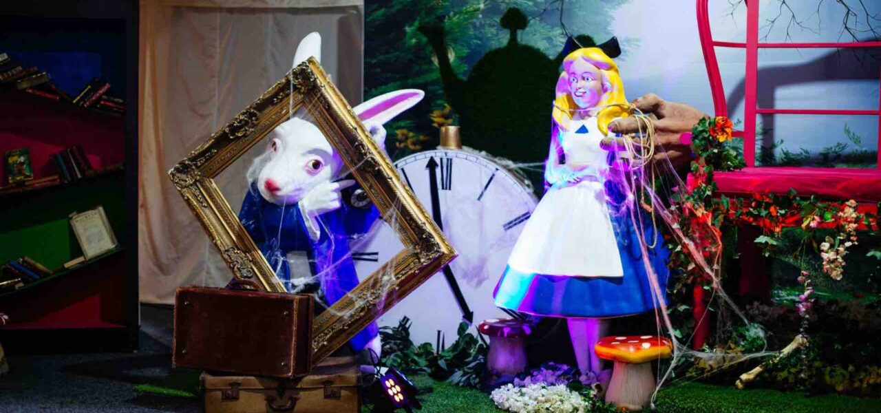 Alice-In-Wonderland-Themed-Decorations