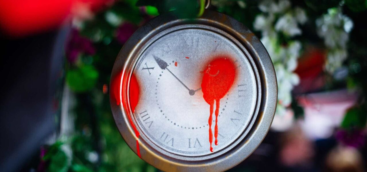 Bloody-Clock-Prop