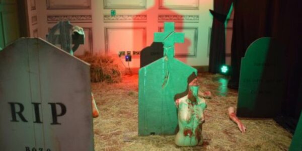 Body-Part-Props-In-Graveyard-Back-Drop