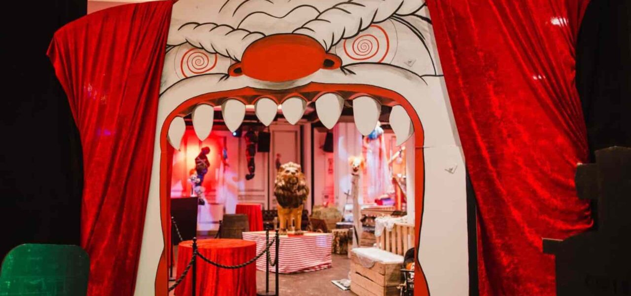 Clown-Entrance-To-Themed-Event