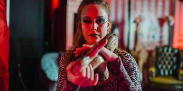 Halloween-Snake-Charmer
