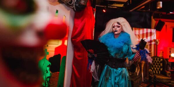 Twisted-Circus-Themed-Walkabout-Entertainers