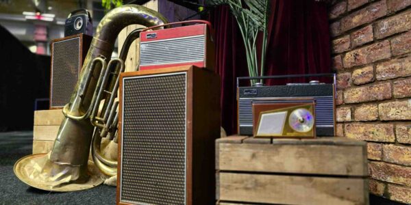 Vintage-Radio-Props
