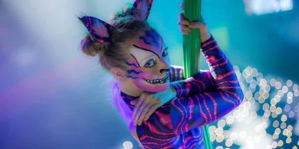 Alice-In-Wonderland-Cat-Performer