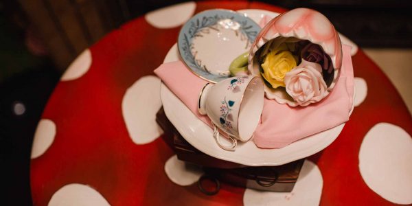 Alice-In-Wonderland-Mushroom-Table
