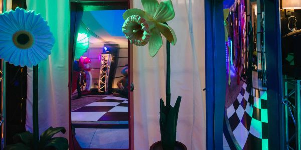 Alice-In-Wonderland-Standing-Props