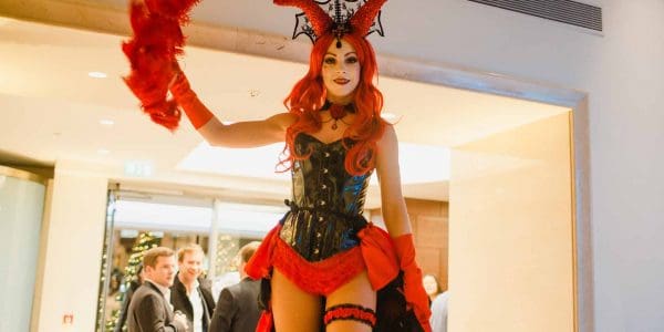 Alice-In-Wonderland-Stilt-Performer