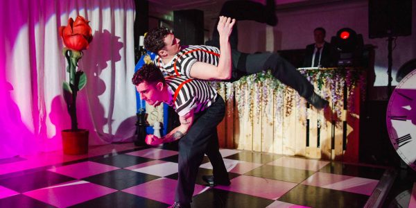 Alice-In-Wonderland-Themed-Breakdancers