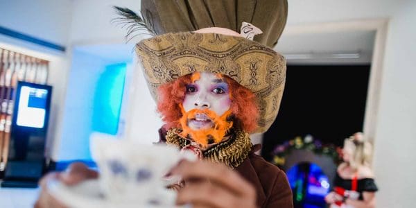 Alice-In-Wonderland-Themed-Walkabout-Entertainment
