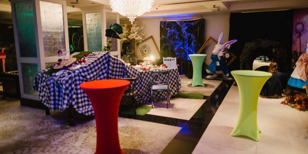Alice-In-Wonderland-Venue-Transformation-Service