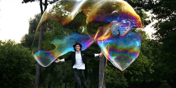 Easter-Bubble-Magician