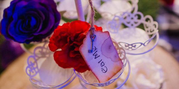 Twisted-Alice-In-Wonderland-Table-Decorations